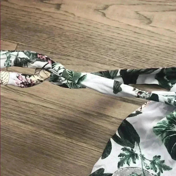 🌸4/$30🌸gypsies  & Moondust | Flower off the shoulder summer top - Picture 4 of 7